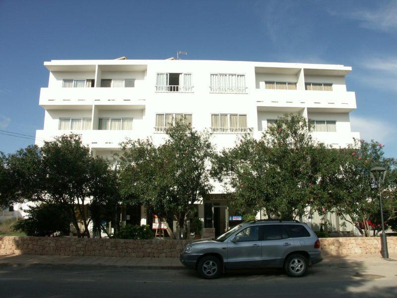 Hôtel Maria à Es Pujols Extérieur photo